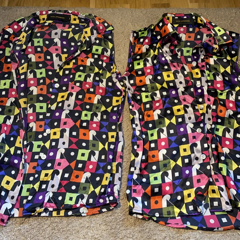 Två blusar från Nina Jarebrink, en i strl M i lite sämre skick (urtvättad)(70kr) och en i strl XS i gott skick (200kr). Blusar.