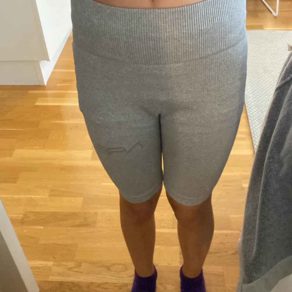tränings-shorts för 55 SEK inte använda, fint skick 🩷. Shorts.
