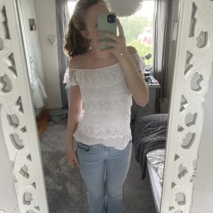 Volangtopp - Säljer denna så fina volangtopp som aldrig är använd ❤️ älskar denna verkligen men komme ej tills kvällning då jag har så många liknande🥹