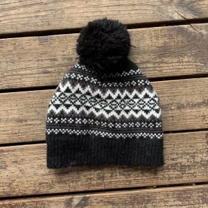 Mössor  - Fina vintermössor ❄️🤘🏼💖 Alla tre för 55kr och en för 20