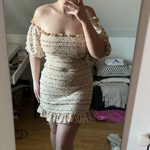 Sommar klänning  - Tight stretchig off shoulder klänning Köpt på zalando - 599kr 