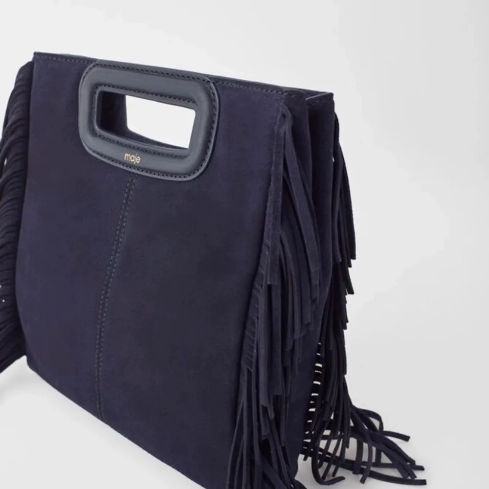 Säljer nu min fina maje väska i den lilla modellen. Den är i färgen marinblå och i jätte fint skick!!💕. Väskor.