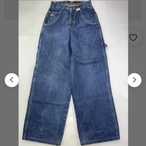 ECKŌ UNLTD JEANS - REA! intressekoll på dessa jeans från 90-tals märket ecko unlimited. Köpta för över 2000kr på Etsy! klassisk och rejäl jeans-kvalité. Sitter perfekt på! Skriv om ni har frågor. priset kan diskuteras!