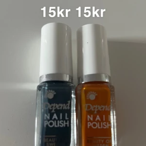 Nagellack  - Två mörkare nagellack från Depend. Båda är testade någon enstaka gång. 15kr styck eller 20kr för båda. Bara att höra av sig för fler bilder. Tar endast swish. 