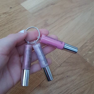 Läppglans  - 3 st små användbara läppglans❤️Tipsa gärna pris vad ni kan ta de för👍