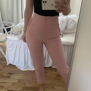 Nya byxor från Zara i storlek 34 💘  Helt oanvända då jag inte tyckte färgen passade mig 