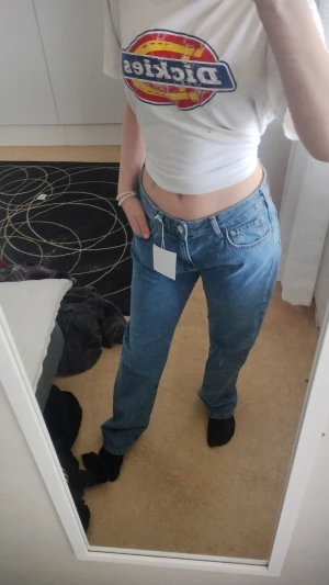 Jeans - Helt nya enabaft prövade i denna bild. Storleken är W:29 L:30. Från never denim. Model är JP Low Straight 550. Köppris= 599. Skriv gärna pris förslag.❤️