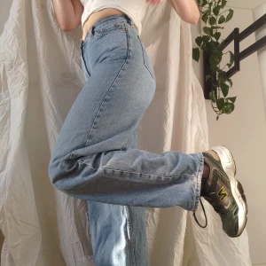 Weekday jeans rail w25 - Mina favojeans som tyvärr e lite små:(( w25, hellånga på mig som är 170