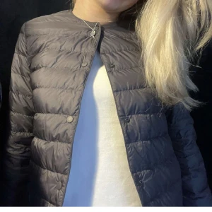 Uniclo dunjacka  - Så himla fin dunjacka i nyskick, perfekt nu till våren och sommaren🌟