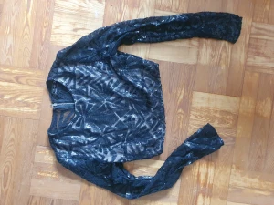 Sequin Crop Longsleeve  - Wonr 1 time for promo party  ♡ Size M  Blithe LA  Perfect condition  - Zip up back 