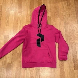 Hoodie - Använd 1 gång! (Nyskick)  Kom privat för fler bilder! Behöver bli av med mycket kläder därför så billigt pris.