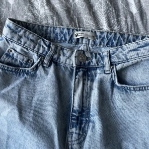 Jeans  - Raka jeans från Gina, jag kan skicka bättre bilder, bara att skriva, bra skick 