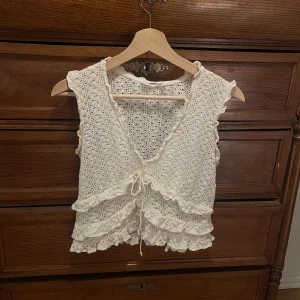 Jättesöt virkad topp - Söt blus/ topp från mango 