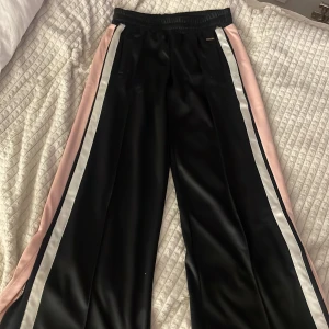 Byxor - Jogging/ träningsbyxor, stretchig midja, slit 