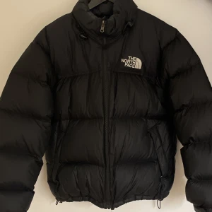 Northface jacka - Supersnygg northface jacka som är perfekt nu till hösten och vintern! Säljer jackan då den tyvärr är alldeles för stor på mig (frågor och fler bilder skriv priv!!) 💓💓