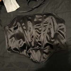 Korsett topp - Jättefin och bekväm kortsett topp. Kort i modellen och är jättestretchig! Aldrig använt! ❤️