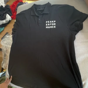 Peak performance  - T-shirt från peak performance 