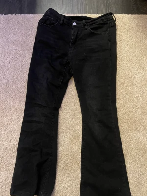 Svarta jeans bout cut lågmidjade  - #shein # lågmidjade 