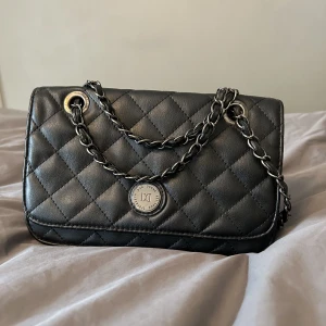 Väska  - Fin handväska från don Donna 