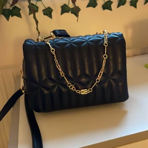 Steve madden väska - Säljer denna Steve madden väska då den inte kommit till användning ⭐️ köpt för 800, nyskick