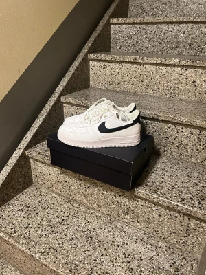 Air force 1 '07  - Skick: 9/10  Priset kan ändras   Öppen till alla frågor och foto begäran