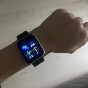 Smartwach  - Billig smartwach från shein, fungerar som den ska å är oanvänd. Säljes då jag köpte två stycken.