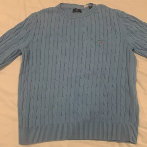 Kabelstickad tröja  - Gant kabelstickad tröja. Storlek xs 