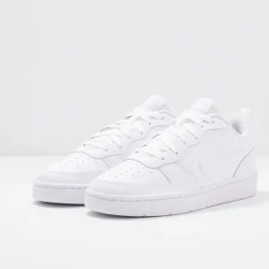 Nike skor - Skor från nike, liknar air force 1. I bra skick