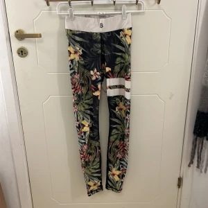 Stronger thights - Träningsthights från stronger. XS