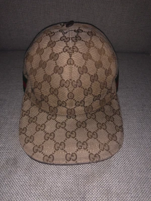 Gucci keps - Säljer min Gucci keps väldigt bra skick äkta 10/10 skick 