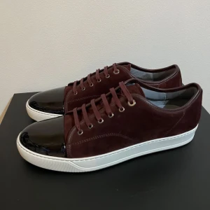 Lanvins  - Tja säljer nu mina fetta lanvins i färgen brun. Storlek 44 och kvitto finns.