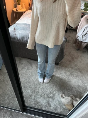 Ljusblå jeans - Säljer mina sparsamt använda Gina jeans, då det blivit försmå för mig. Skriv ifall du har fler frågor💓💞💗