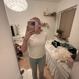 Jeans - Säljer dessa jeans i st 38 då de ej kommer till användning, inga defekter☺️