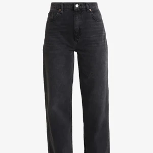 Relaxed Fit Jeans Black - Svarta jeans med raka ben och en relaxed fit.  Brand: TopShop  Size: W25 L32