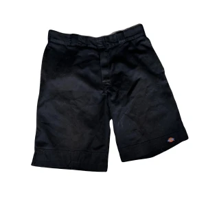 Dickies shorts - Feta dickies shorts som passar me allt, köpta på beyond retro i Malmö.
