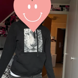 cool element hoodie - Stl Xs, säljer för 210kr 💓💓