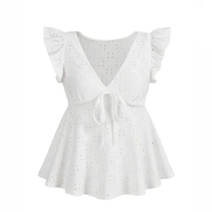 lace babydoll top - säljer denna jättegulliga babydoll topen som är från shein. säljer pga att den inte kommer till mycket användning. den har använts en gång. om du har frågor så är det bara att kontakta mig.