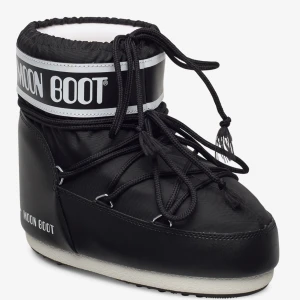 Moon boots  - Säljer moon boots åt min syster, hon har aldrig använt dem så hon säljer nu de för ett rimligt pris. 