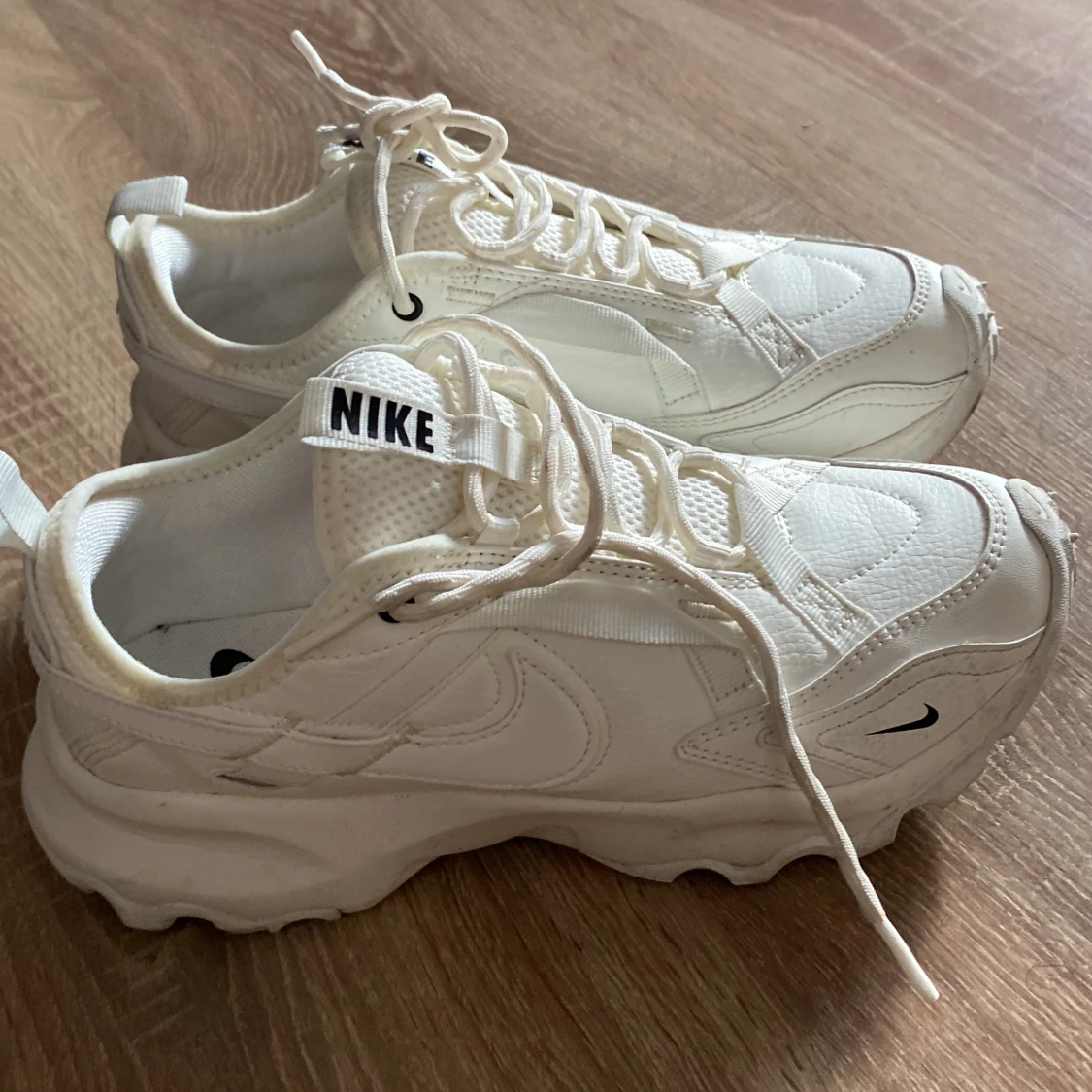 Nike TC7900 sneakers- Sail/black