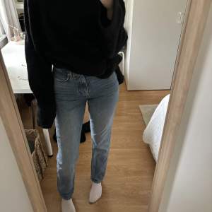 Säljer dessa jeans från Gina Tricot i storlek 36! Pris från 200, hör av er vid frågor!💞