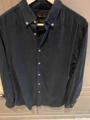 Snygg skjorta från Massimo Dutti - Använt men mycket bra skick!