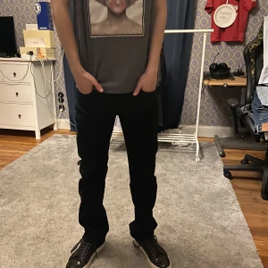 Levis 501 - Säljer min Levis 501 eftersom jag inte diggar passformen. Använda ca 3 gånger. Hur av er vid frågor!