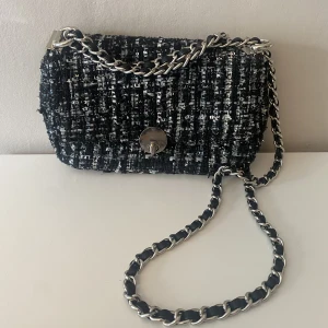 Väska  - Säljer denna väska. Originellt ifrån Lindex. 