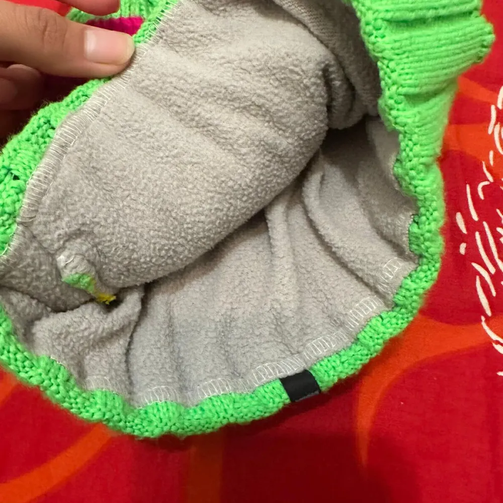 Knitted and have an extra clothing inside. Best for winter . Muu.