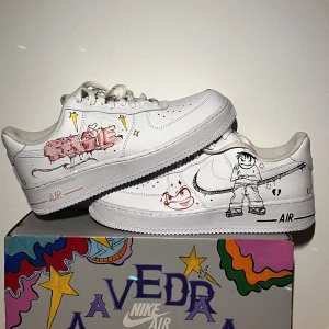 Custom made airforces FOR SALE!! - Custom made airforces till salu  Hand gjort med kärlek  1 of 1 kommer aldrig göras igen  Häftigt😛