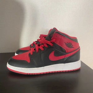 Jordan - Säljer dessa Jordans som aldrig har används för att är för små. Säljer för 2500kr