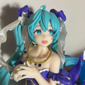 Taito hatsune miku figur - Super gullig figur också köpt i Frankrike Nice! 22,5 cm lång. skriv om ni har några frågor!💓
