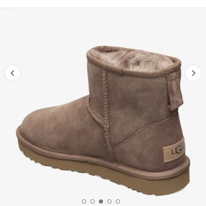 Uggs  - Säljer mina uggs som är i fint skick. Nypris:2000 kr. Säljer för 1400 kr Skicka för egna bilder 