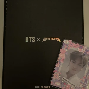 The Planet - The Planet (Bts album) 200kr, All inklusioner utom en poster och Jungkooks pc, Allt är i mint skick och officiellt. (Säg gärna till innan du klickar KÖP NU!)