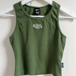 Linne - Von Dutch  - Säljer detta gröna linne från Von Dutch. Köptes ny. Endast testad. Storleken är M men skulle säga att den är mer som en S.